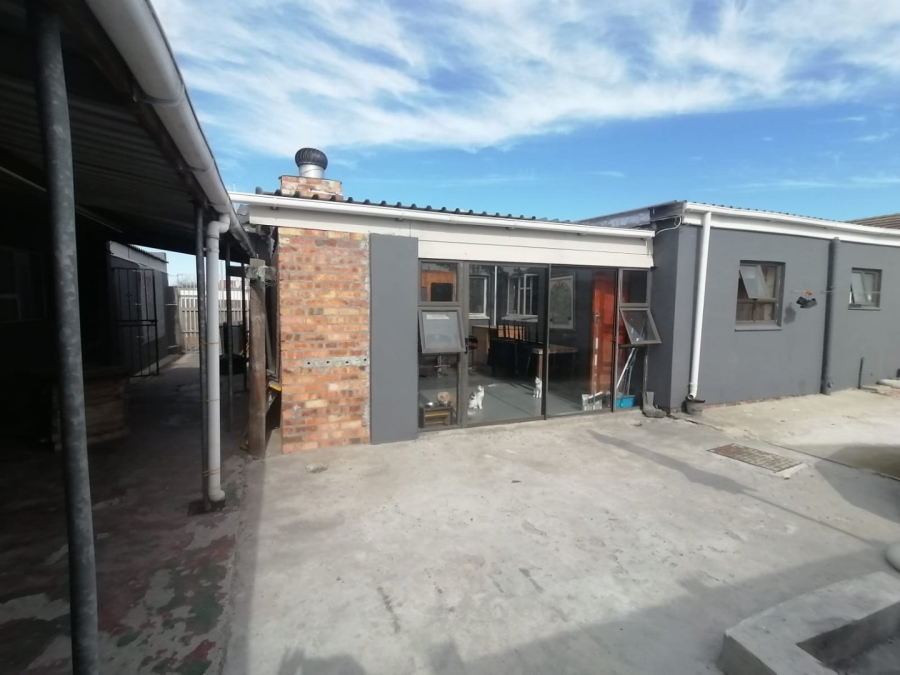 5 Bedroom Property for Sale in Lotus River Western Cape